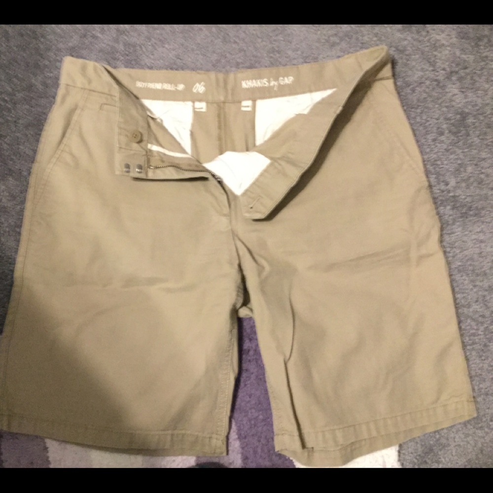 Gap Khaki shorts